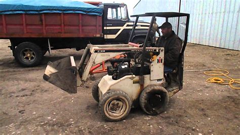 International 4120 Skid Loader 